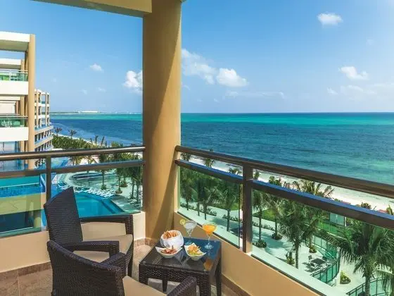 OCEANFRONT SUITE