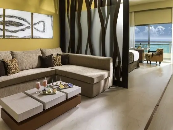 OCEANFRONT SUITE