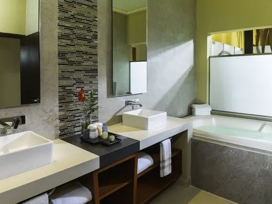 OCEANFRONT SUITE