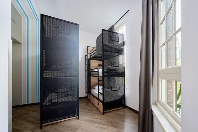 Private 6-bed Female Room