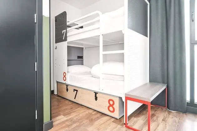Ortak Ranzalı Oda, Sadece kadınlar için (1 bed in an 8 persons shared room)
