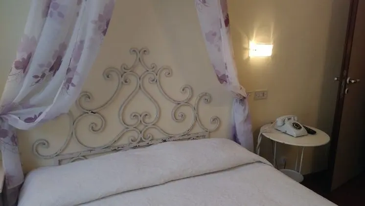 Classic Tek Büyük Yataklı Oda