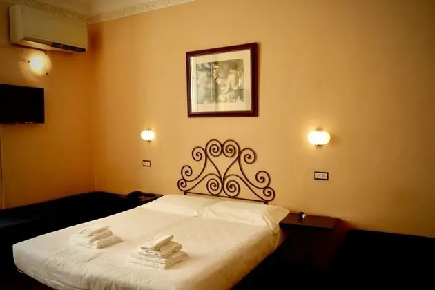 Classic Tek Büyük Yataklı Oda