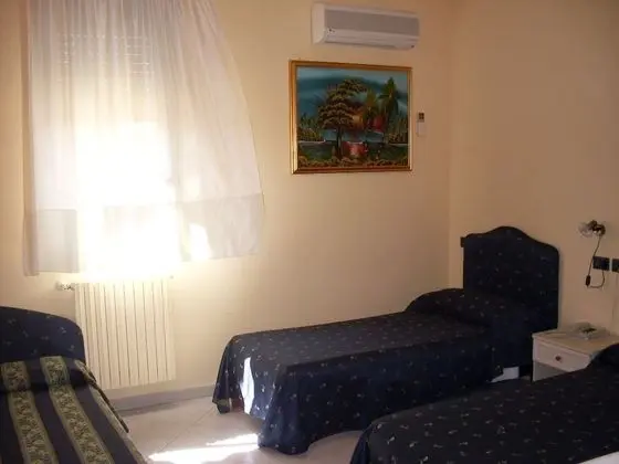 Üç Kişilik Oda