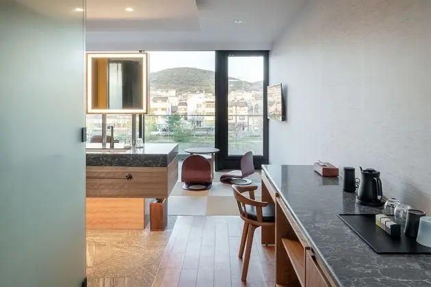 Süit (River Balcony Suite)
