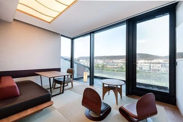 Süit (River Balcony Suite)
