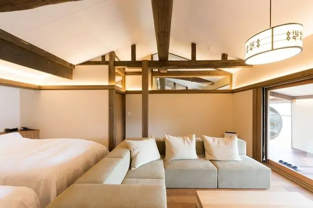 Luxury Oda
