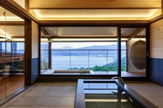 Luxury Oda