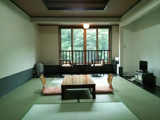 Traditional Oda, Sigara İçilebilir, Ortak Banyo (Japanese Style (No Elevator))