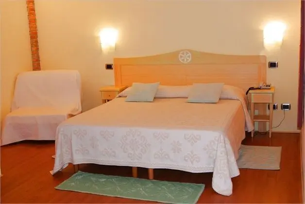 Superior Tek Büyük Yataklı Oda, Havuz Manzaralı (Ciel de Lit)