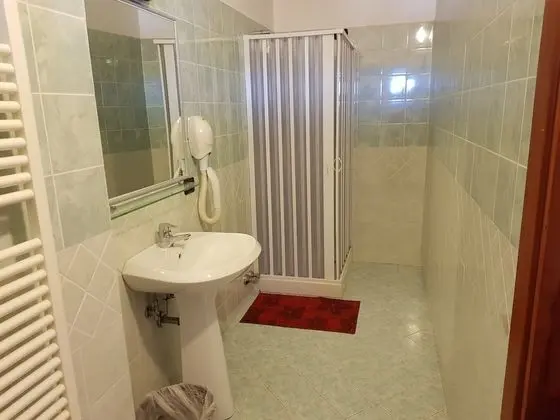 Üç Kişilik Oda