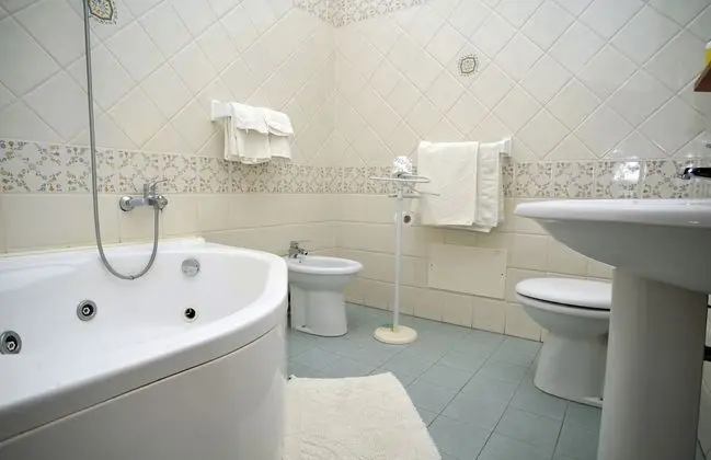 Üç Kişilik Oda
