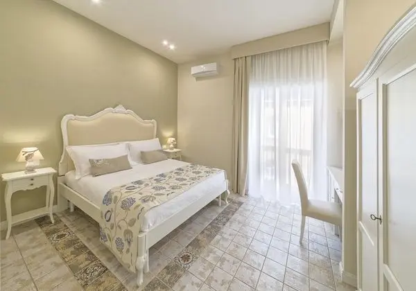 Classic Tek Büyük Yataklı Oda