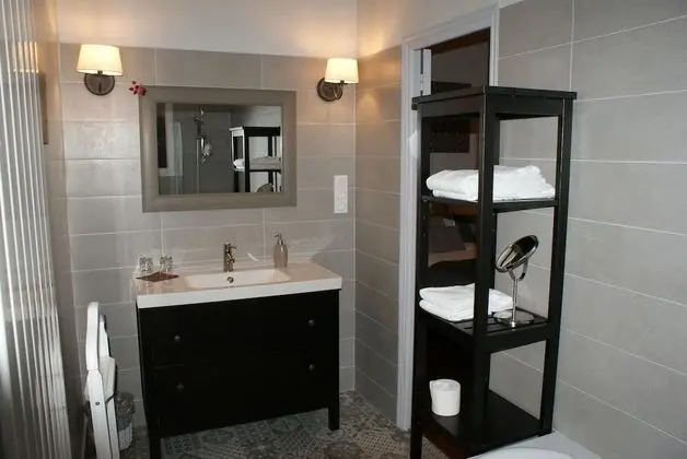 Comfort Tek Büyük Yataklı Oda, Özel Banyo (Clocher)