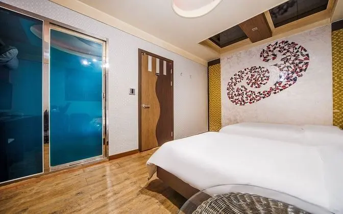 Oda (Twin (DoubleSingle/ Smart TV (Netflix)