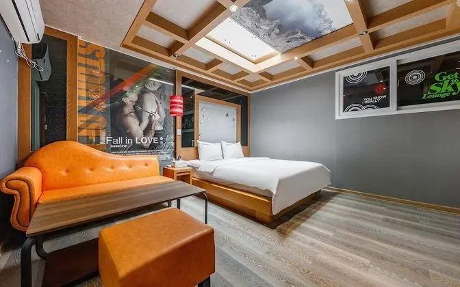 Oda (Special Room - A room with an open sk)