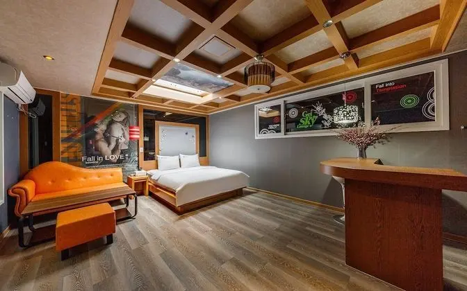 Oda (Special Room - A room with an open sk)