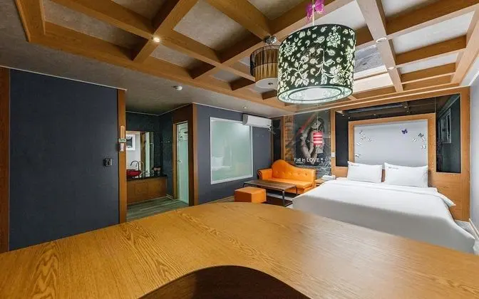 Oda (Special Room - A room with an open sk)