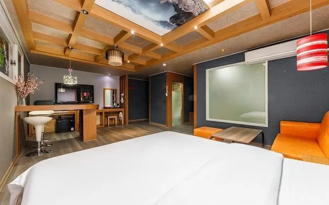 Oda (Special Room - A room with an open sk)