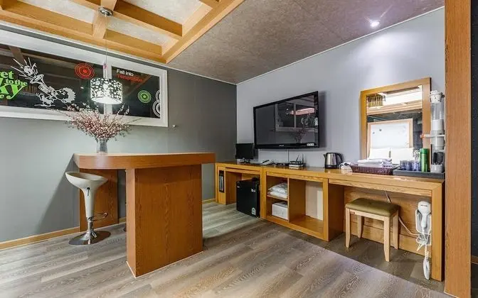 Oda (Special Room - A room with an open sk)