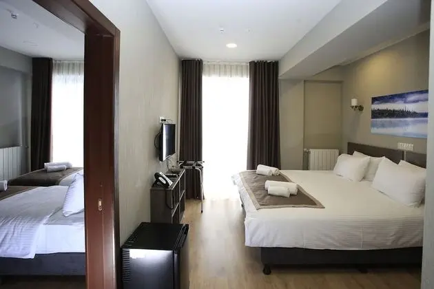 Comfort Tek Büyük veya İki Ayrı Yataklı Oda