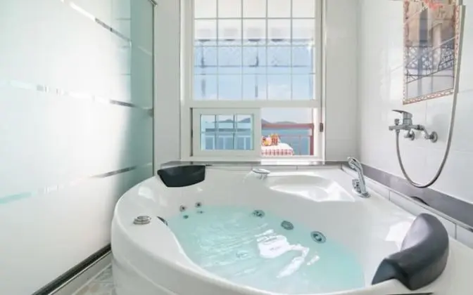 Oda (Room 201 (Ocean View Spa))