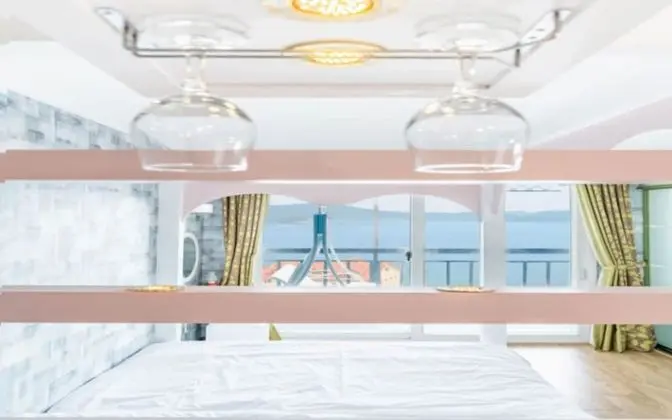 Oda (Room 202 (Ocean View Spa))
