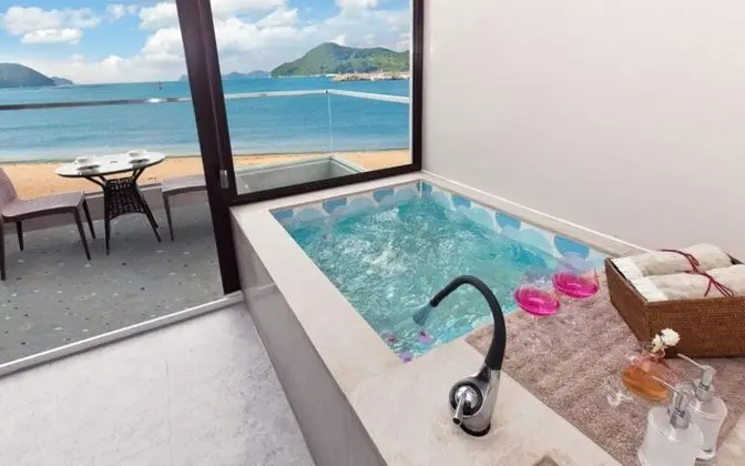 Oda (April (Open-Air Bath))