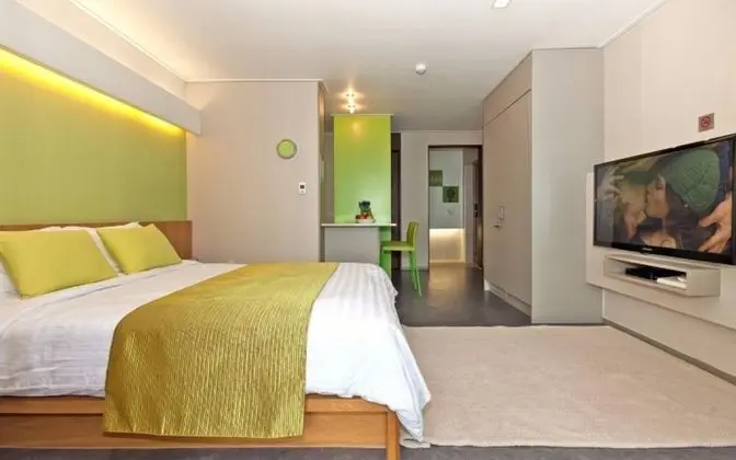 Oda (April (Open-Air Bath))