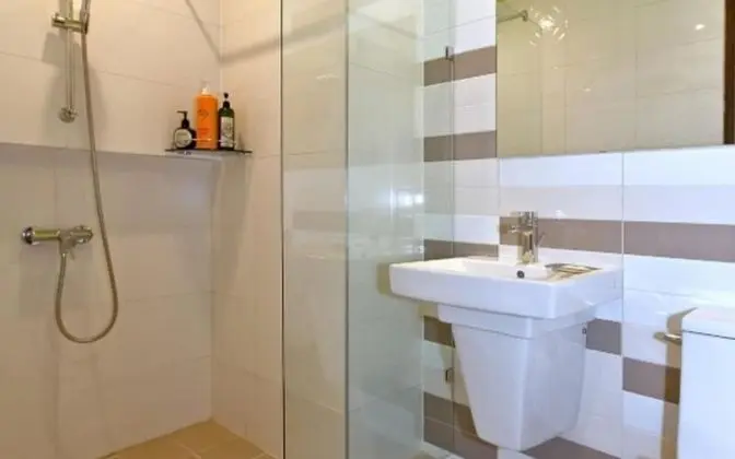 Oda (April (Open-Air Bath))