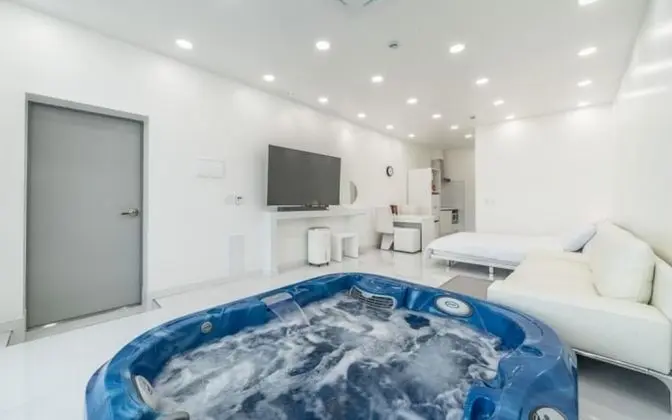 Oda (Building A-101 (private pool jet spa))