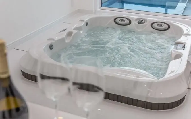 Oda (Building A-301 (private pool jet spa))