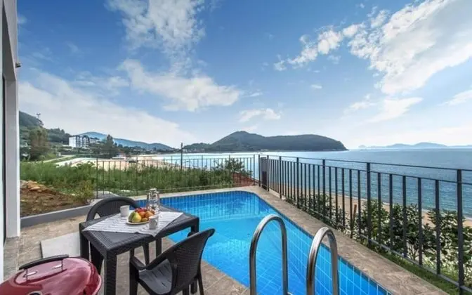 Oda (B101 (Individual Pool Ocean View))