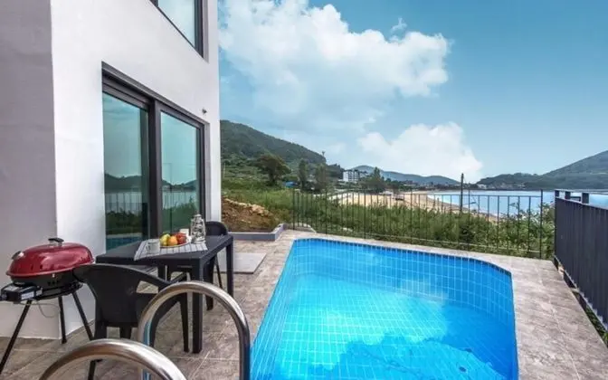 Oda (B101 (Individual Pool Ocean View))