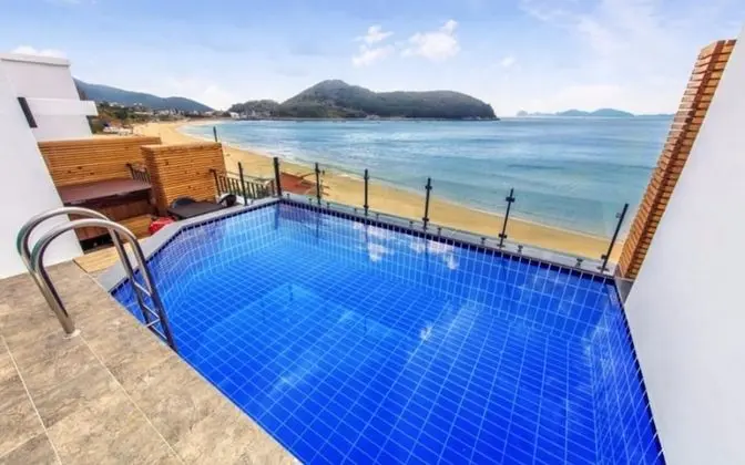 Oda (B102 (Individual pool ocean view))