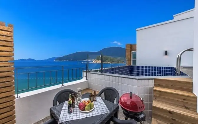 Oda (B102 (Individual pool ocean view))