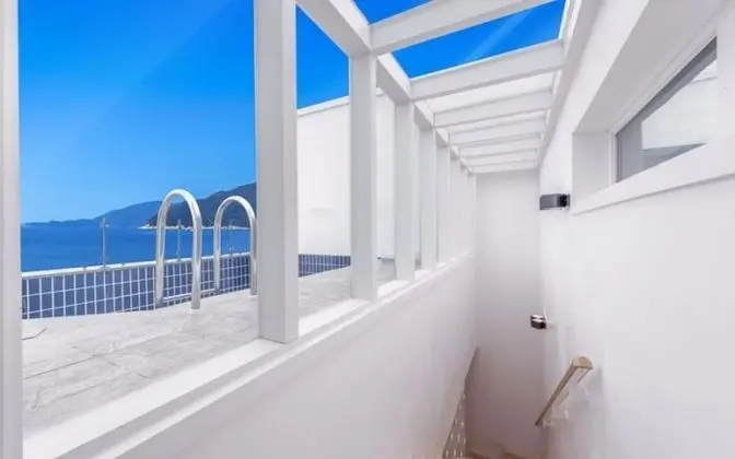 Oda (B102 (Individual pool ocean view))