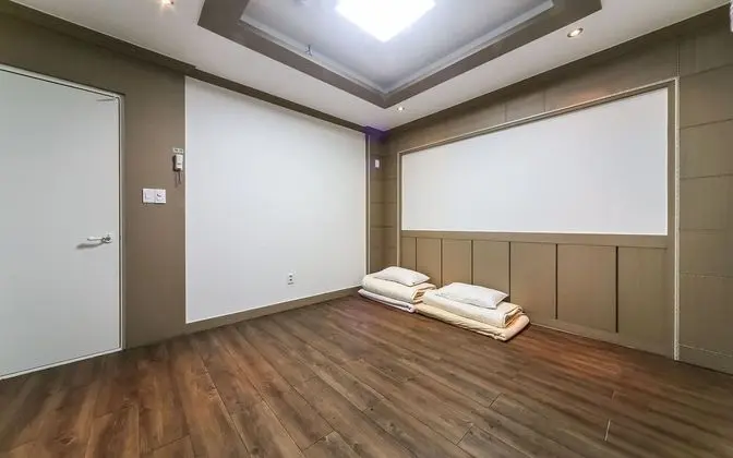 Oda (Ondol Room (Road View))