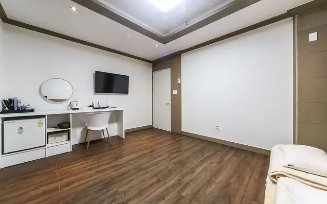 Oda (Ondol Room (Road View))