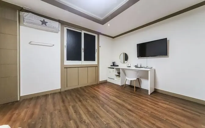 Oda (Ondol Room (Road View))