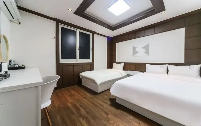 Oda (Twin Room (Road View))