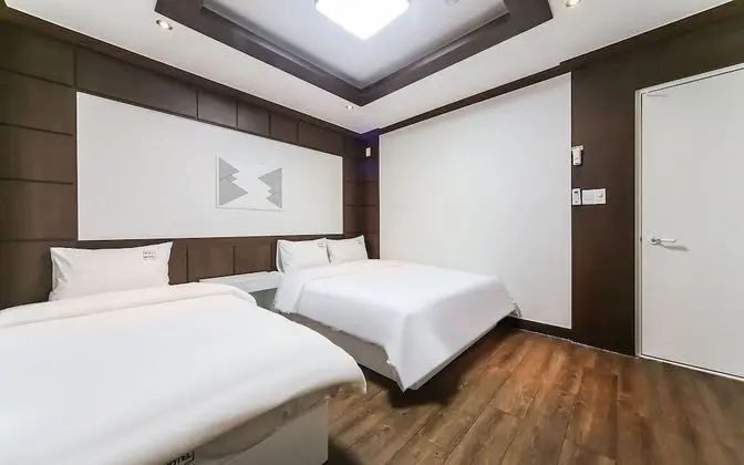 Oda (Twin Room (Road View))