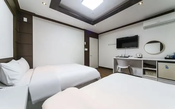 Oda (Twin Room (Road View))