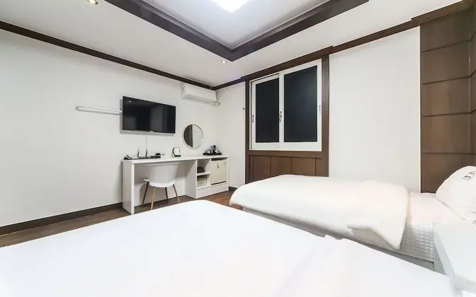 Oda (Twin Room (Road View))