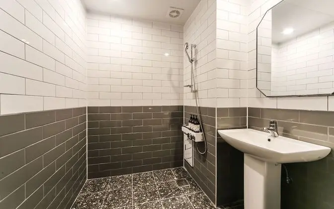 Oda (Twin Room (Road View))