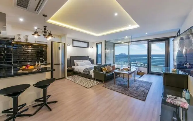 Oda (Room 203 (Ocean View Whirlpool Spa))