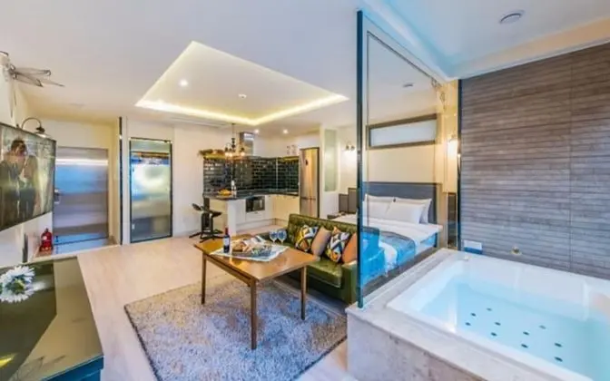 Oda (Room 203 (Ocean View Whirlpool Spa))
