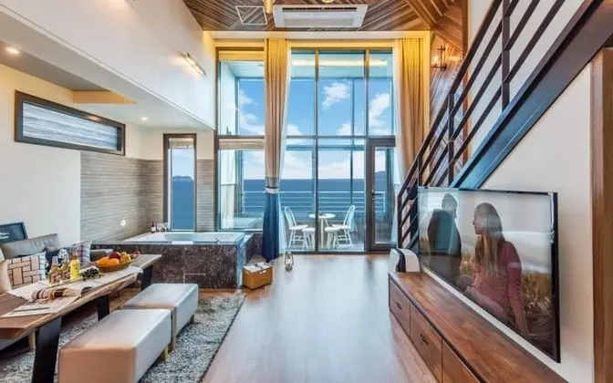 Oda (Room 303 (Duplex Whirlpool Spa))