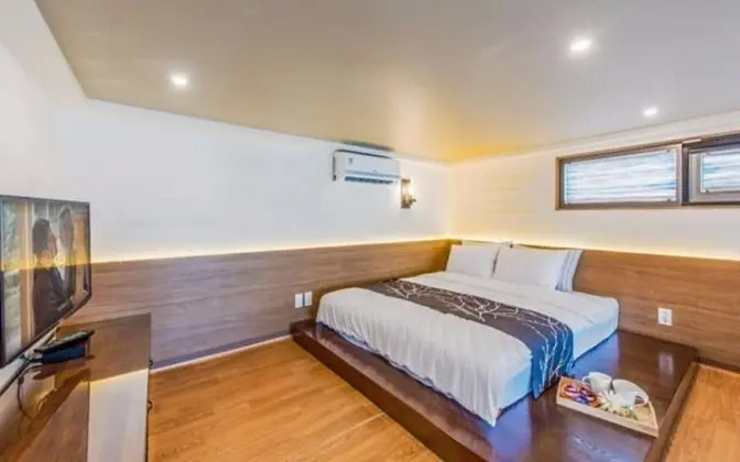 Oda (Room 303 (Duplex Whirlpool Spa))