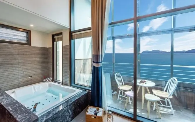 Oda (Room 303 (Duplex Whirlpool Spa))